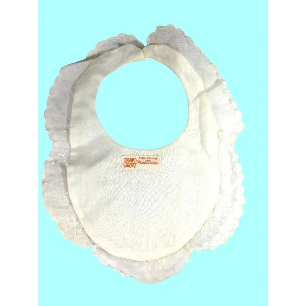Vtg Baby Bibs Embroidered Floral Scalloped Edges Set Of 2 infants grannycore